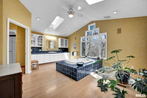 $349,900 | 1230 Olde Farm Road, East Peoria, IL 61611
