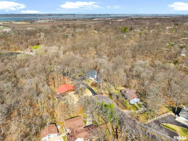$349,900 | 1230 Olde Farm Road, East Peoria, IL 61611