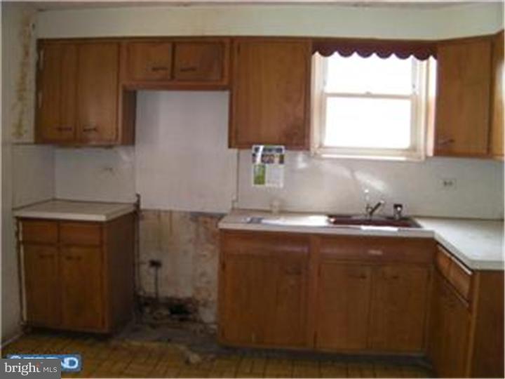 240 Sanford Road Upper Darby, PA 19082 - Photo 4 of 10