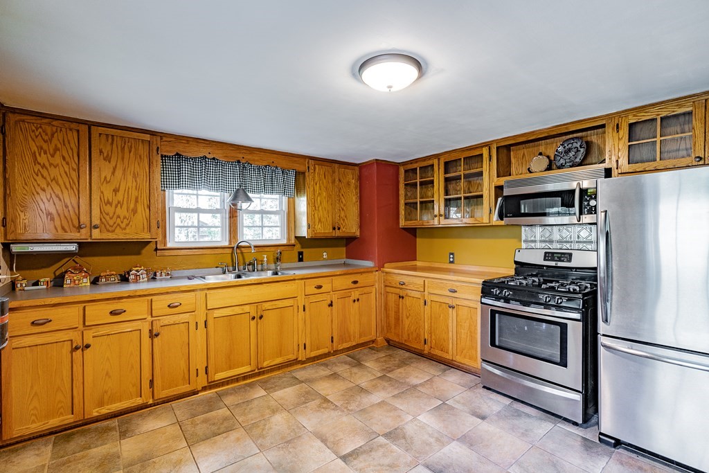269 Russell Road Westfield, MA 01085 - Photo 10 of 30 Gallery Image 10