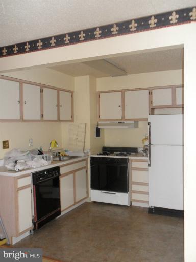 1822 Metzerott Road, Unit 408 Hyattsville, MD 20783 - Photo 3 of 8 Kitchen