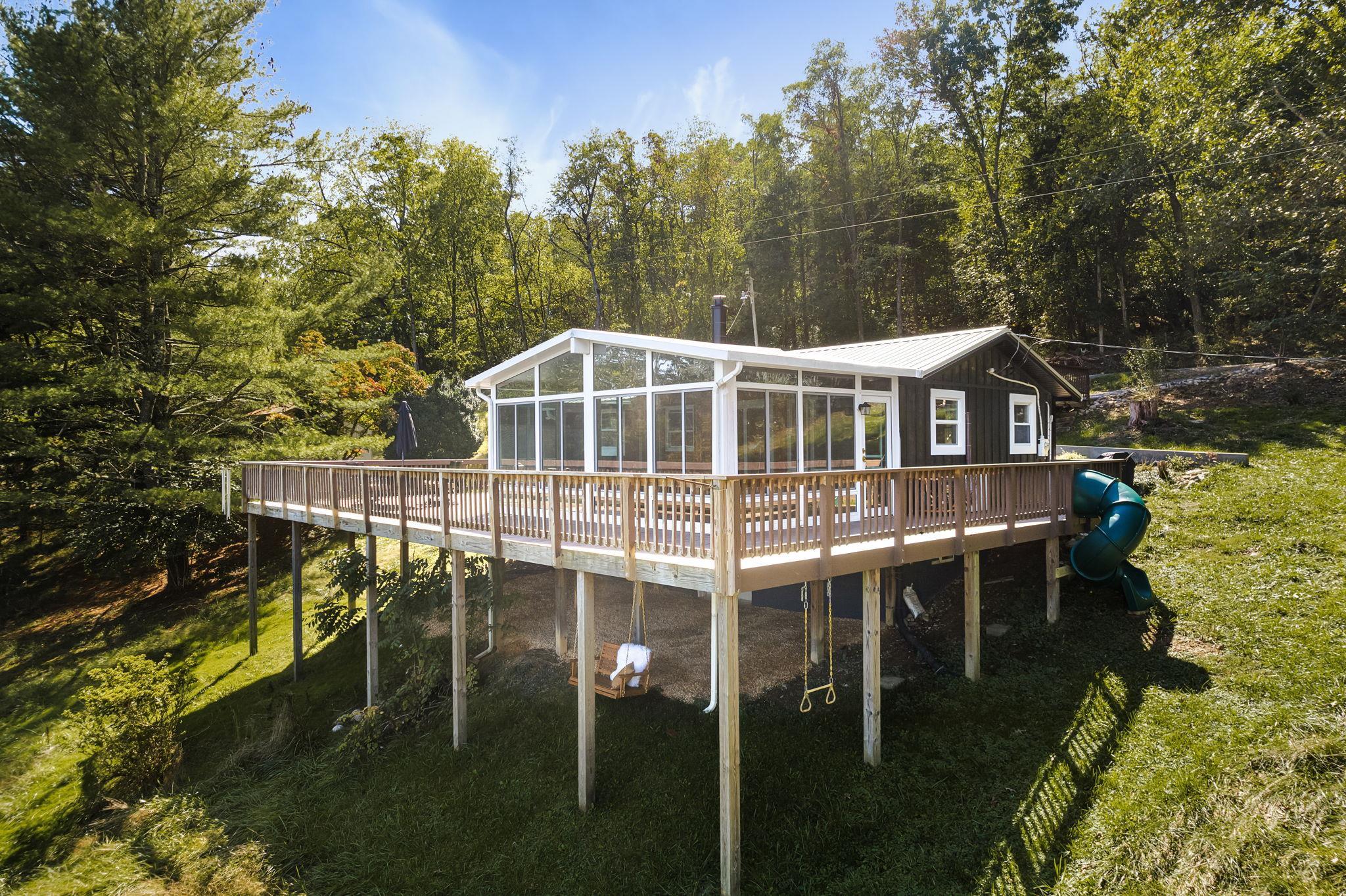289 High View Drive Rileyville, VA 22650 - Photo 4 of 31 a balcony with table and chairs