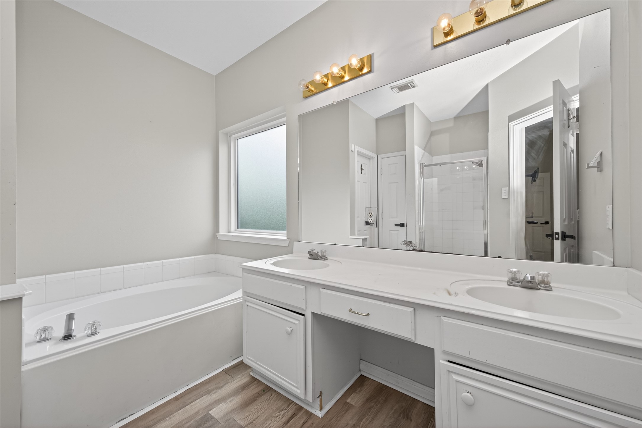 16902 Canyon Ridge Drive Spring, TX 77379 - Photo 24 of 43 a bathroom with a bathtub and a sink