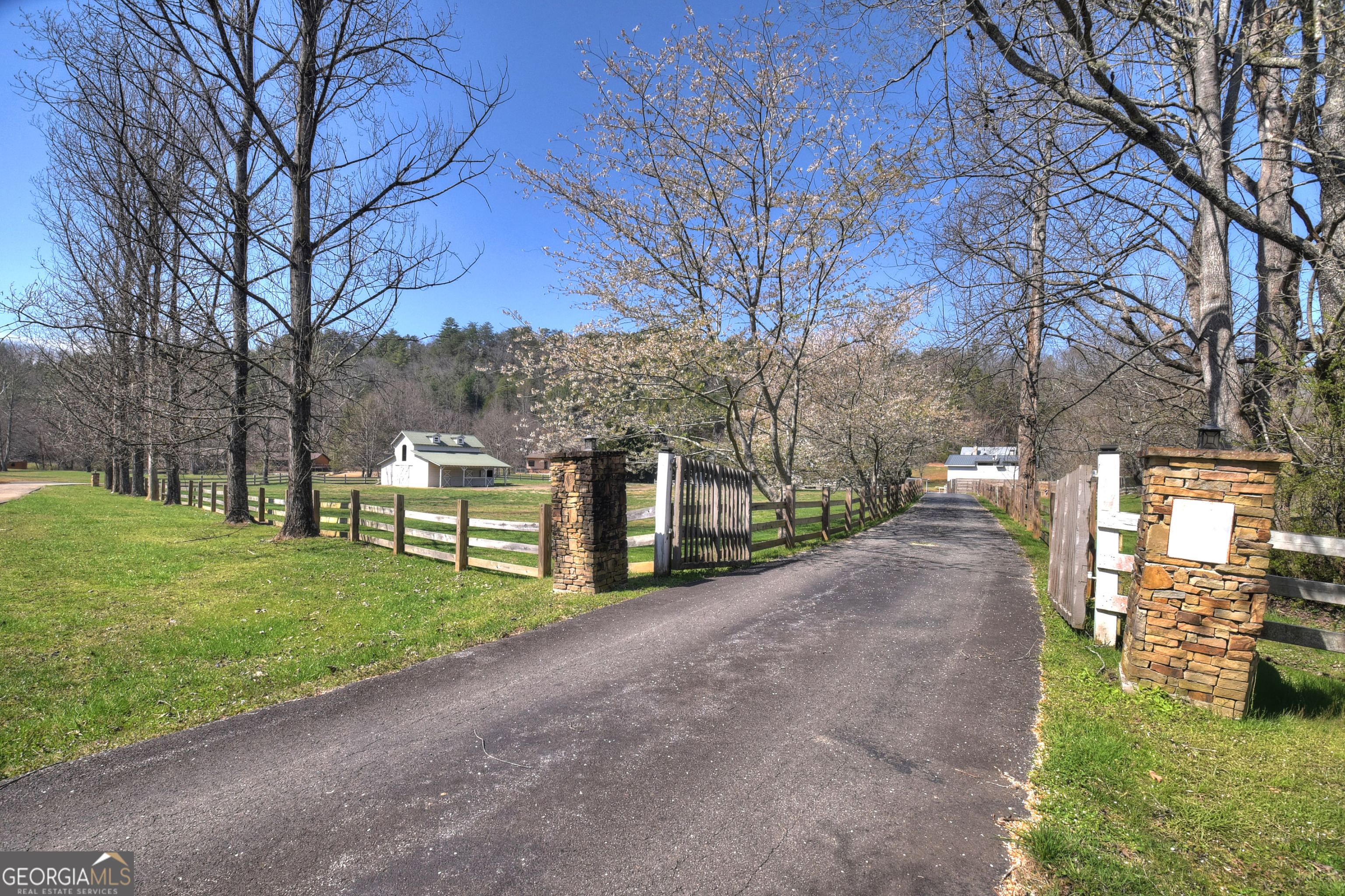 291 Kyle Arp Road Blue Ridge, GA 30513 - Photo 6 of 114