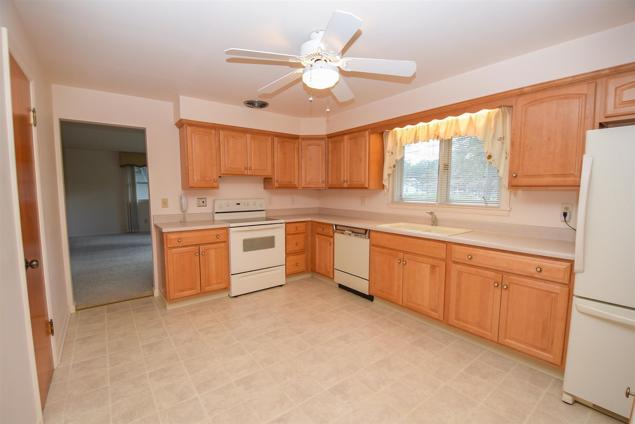 4609 West Petty Road Muncie, IN 47304 - Photo 2 of 28