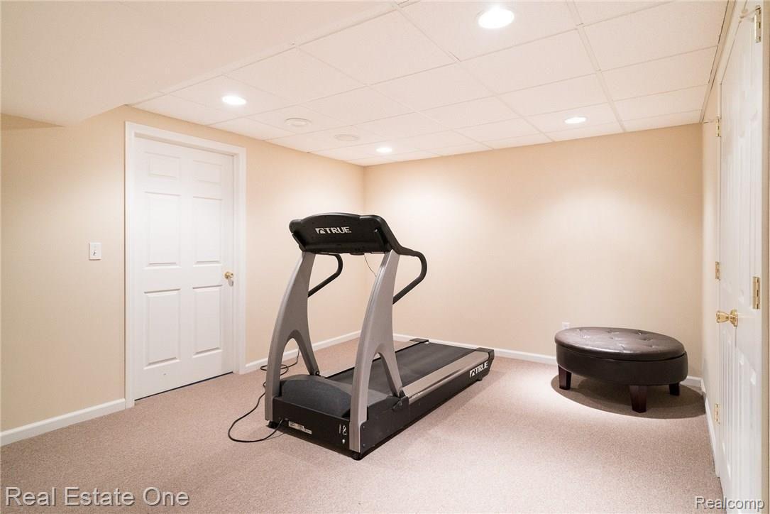 861 Norcross Drive Rochester, MI 48307 - Photo 33 of 50 861-Norcross--37.jpg