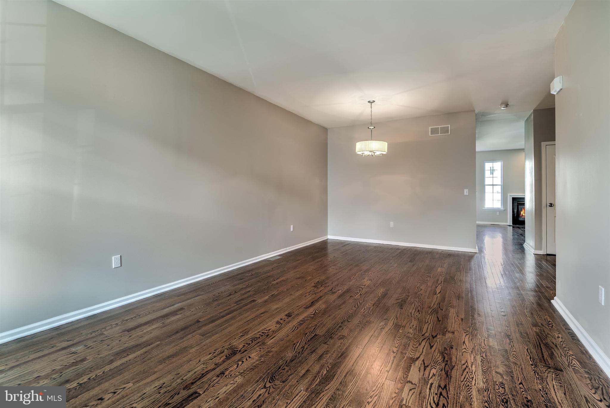 206 Hawthorne Way Delran, NJ 08075 - Photo 2 of 21 Gallery Image 2