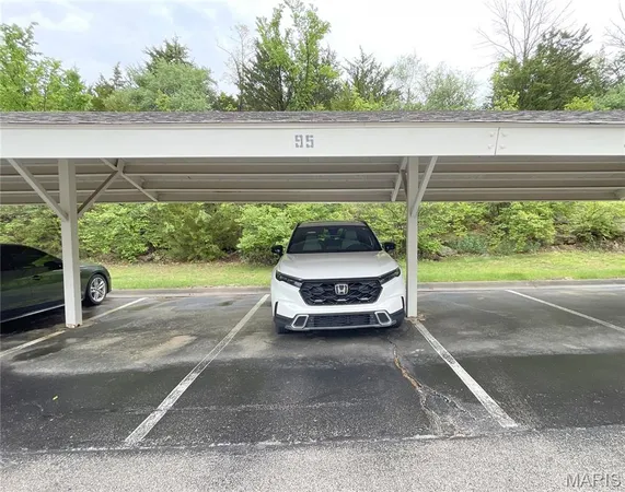 $199,900 | 33 Kassebaum Lane, Unit 306, St. Louis, MO 63129