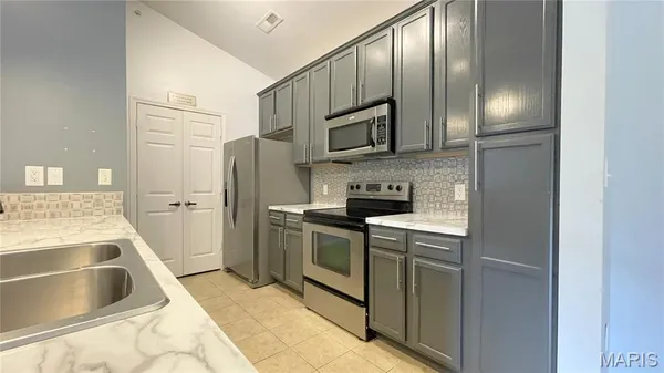 $199,900 | 33 Kassebaum Lane, Unit 306, St. Louis, MO 63129