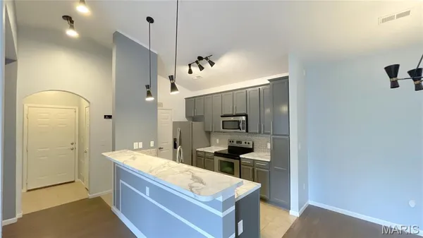 $199,900 | 33 Kassebaum Lane, Unit 306, St. Louis, MO 63129