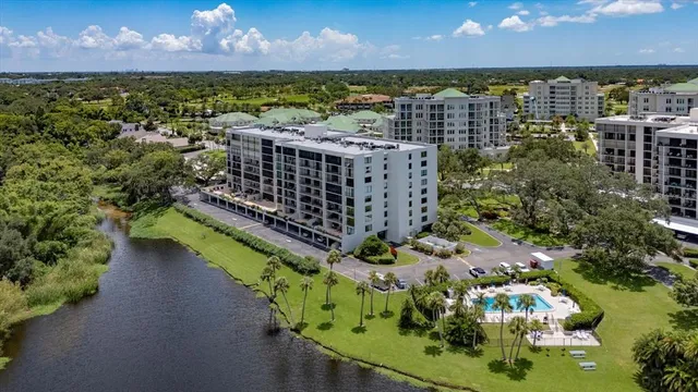 $375,000 | 220 Belleview Boulevard, Unit 410, Belleair, FL 33756
