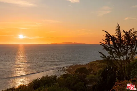 $19,100,000 | 11768 Ellice Street, Malibu, CA 90265