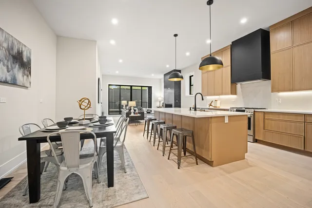 $899,000 | 4353 North Richmond Street, Unit 1N, Chicago, IL 60618