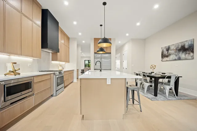 $899,000 | 4353 North Richmond Street, Unit 1N, Chicago, IL 60618