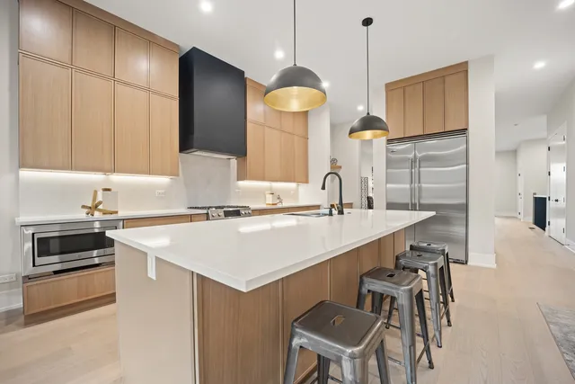 $899,000 | 4353 North Richmond Street, Unit 1N, Chicago, IL 60618