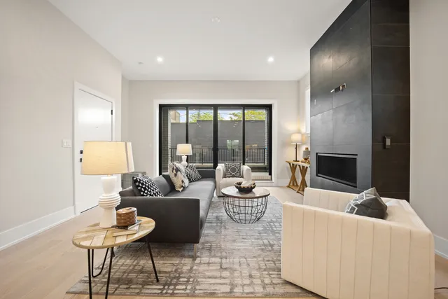 $899,000 | 4353 North Richmond Street, Unit 1N, Chicago, IL 60618