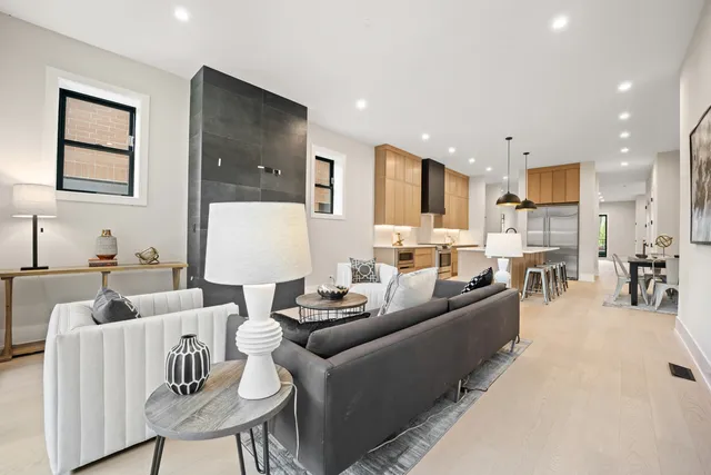 $899,000 | 4353 North Richmond Street, Unit 1N, Chicago, IL 60618