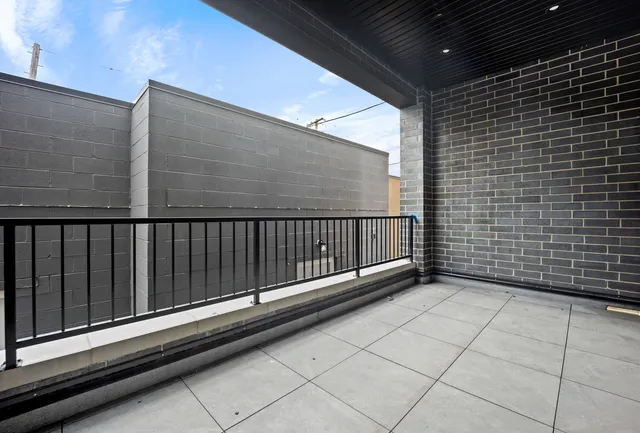 $899,000 | 4353 North Richmond Street, Unit 1N, Chicago, IL 60618