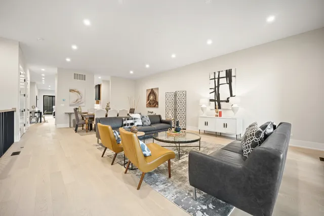 $899,000 | 4353 North Richmond Street, Unit 1N, Chicago, IL 60618