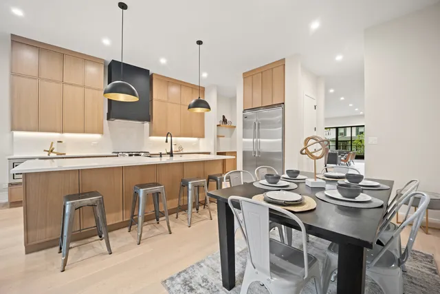 $899,000 | 4353 North Richmond Street, Unit 1N, Chicago, IL 60618