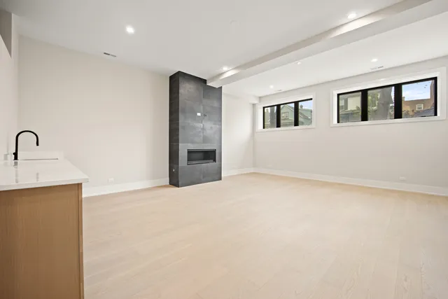 $899,000 | 4353 North Richmond Street, Unit 1N, Chicago, IL 60618