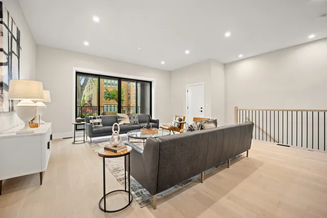 $899,000 | 4353 North Richmond Street, Unit 1N, Chicago, IL 60618