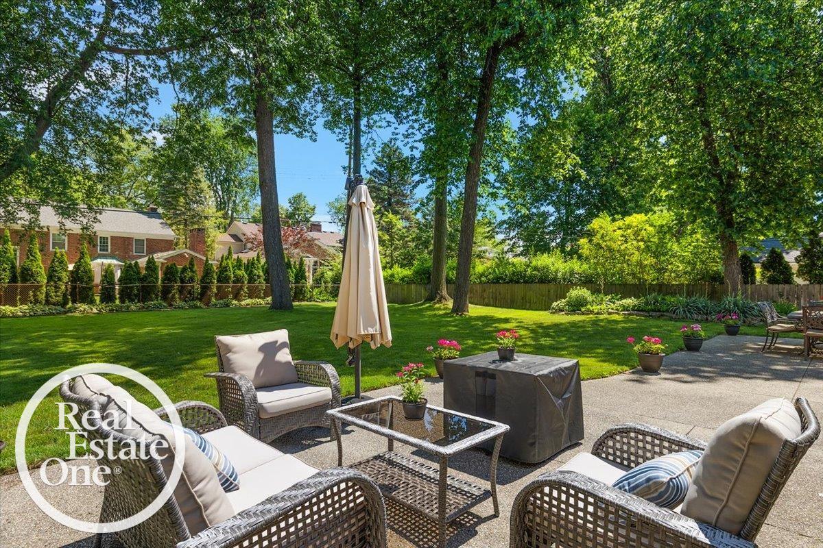 324 Cloverly Road Grosse Pointe Farms, MI 48236 - Photo 4 of 46