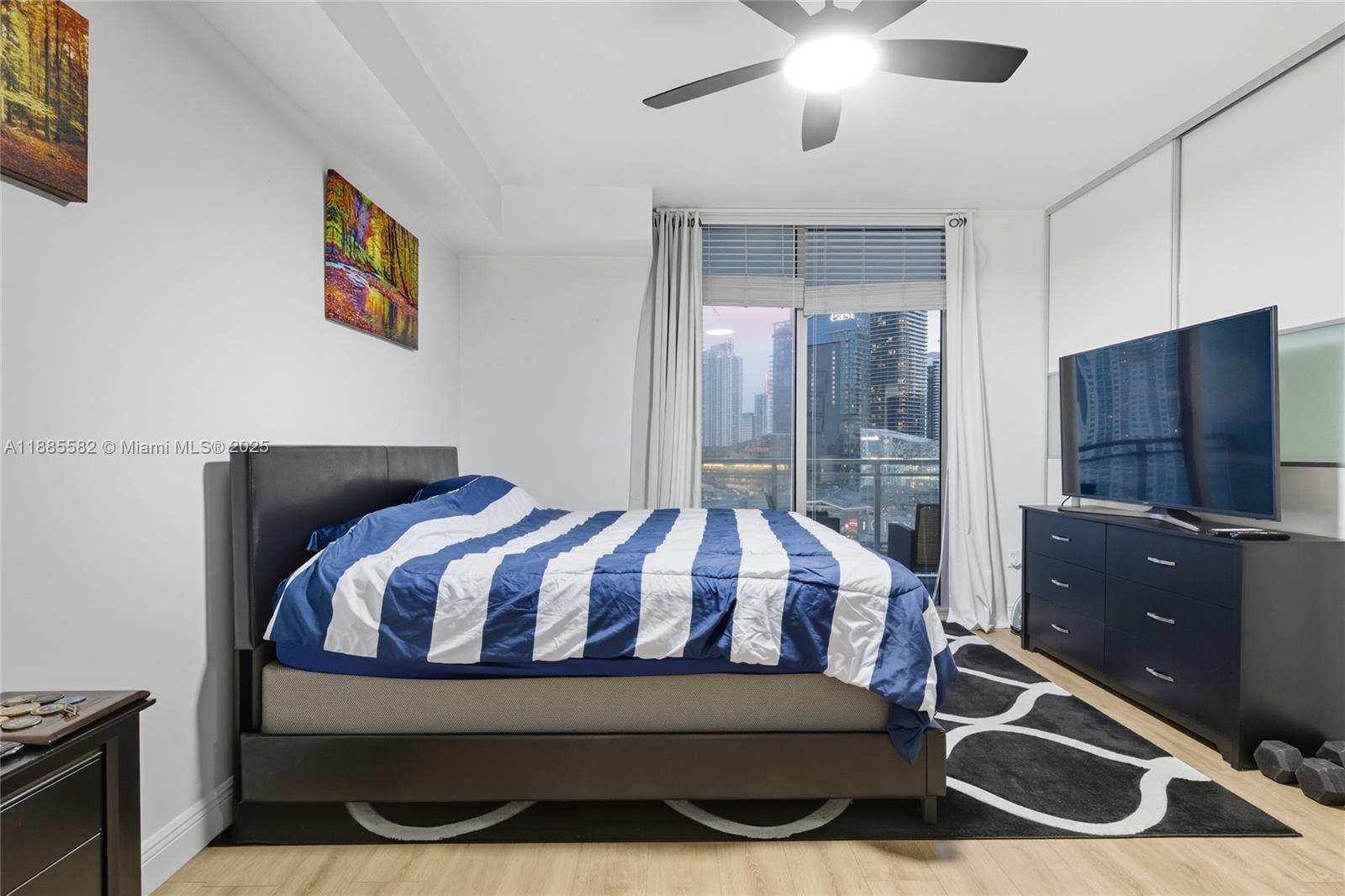 90 Southwest 3rd Street, Unit 2214 Miami, FL 33130 - Photo 5 of 9 a bedroom with a bed and a flat screen tv