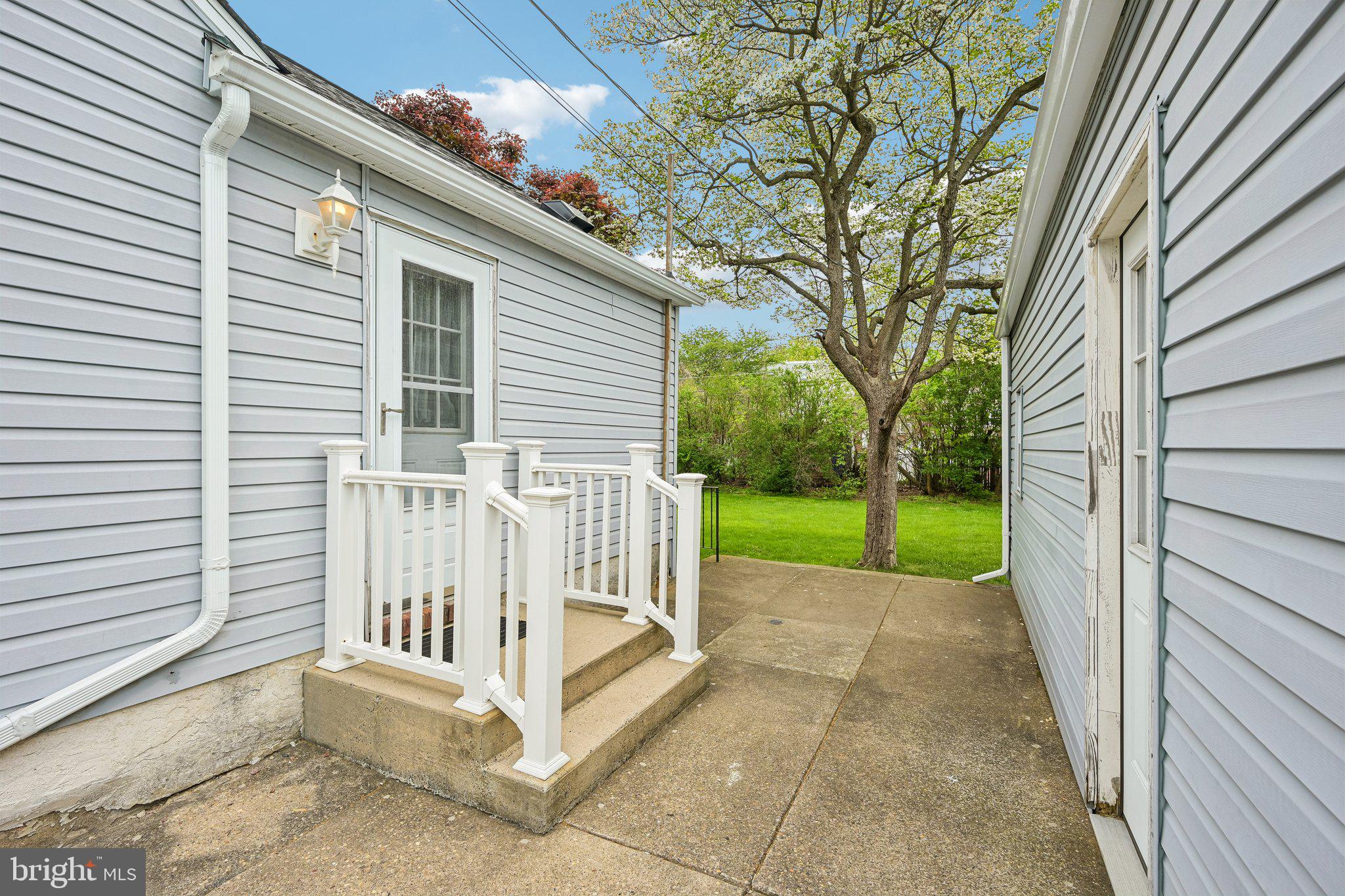 12209 Thornton Road Philadelphia, PA 19154 - Photo 16 of 22 Side entrance