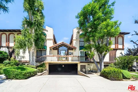 $705,000 | 10817 Whipple Street, Unit 6, Toluca Lake, CA 91602