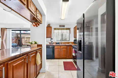 $705,000 | 10817 Whipple Street, Unit 6, Toluca Lake, CA 91602