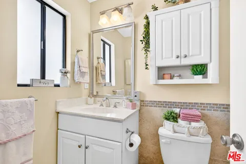 $705,000 | 10817 Whipple Street, Unit 6, Toluca Lake, CA 91602