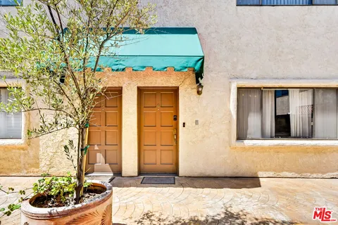 $705,000 | 10817 Whipple Street, Unit 6, Toluca Lake, CA 91602