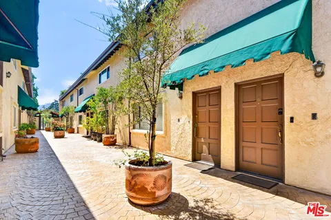 $705,000 | 10817 Whipple Street, Unit 6, Toluca Lake, CA 91602