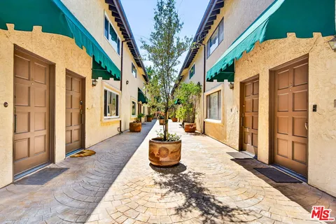 $705,000 | 10817 Whipple Street, Unit 6, Toluca Lake, CA 91602