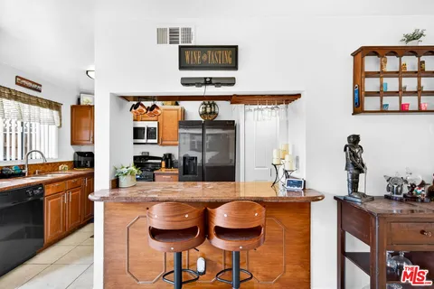 $705,000 | 10817 Whipple Street, Unit 6, Toluca Lake, CA 91602