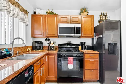 $705,000 | 10817 Whipple Street, Unit 6, Toluca Lake, CA 91602