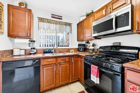 $705,000 | 10817 Whipple Street, Unit 6, Toluca Lake, CA 91602