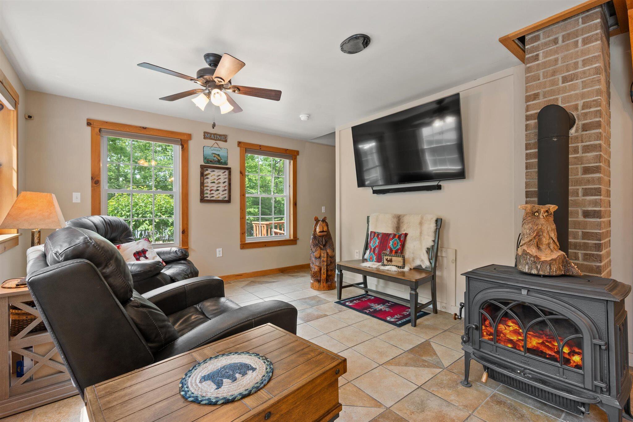55 Edgewater Lane Bucksport, ME 04416 - Photo 15 of 45 22-Living Room