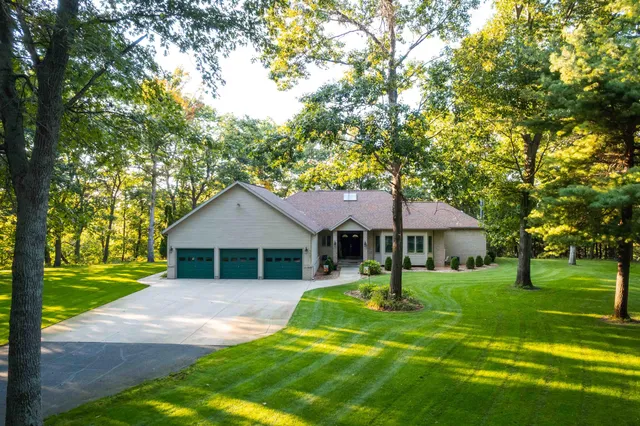 $899,900 | 777 Brooks Road North, Muskegon, MI 49442