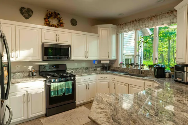 $899,900 | 777 Brooks Road North, Muskegon, MI 49442