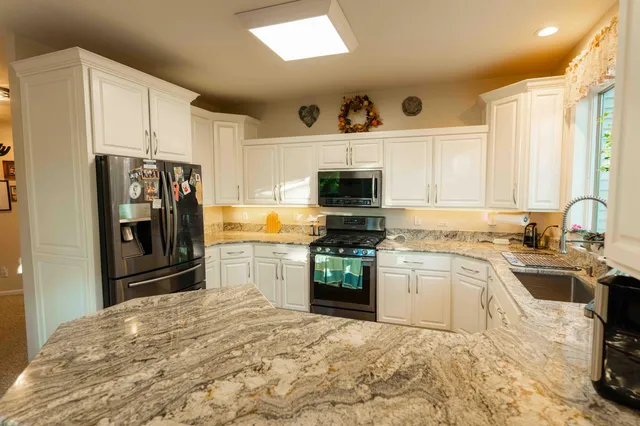 $899,900 | 777 Brooks Road North, Muskegon, MI 49442