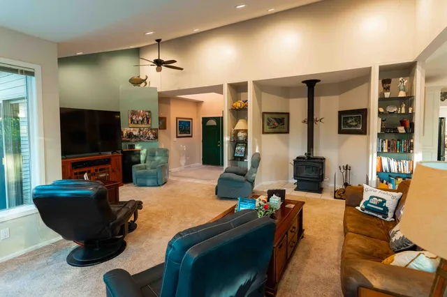 $899,900 | 777 Brooks Road North, Muskegon, MI 49442