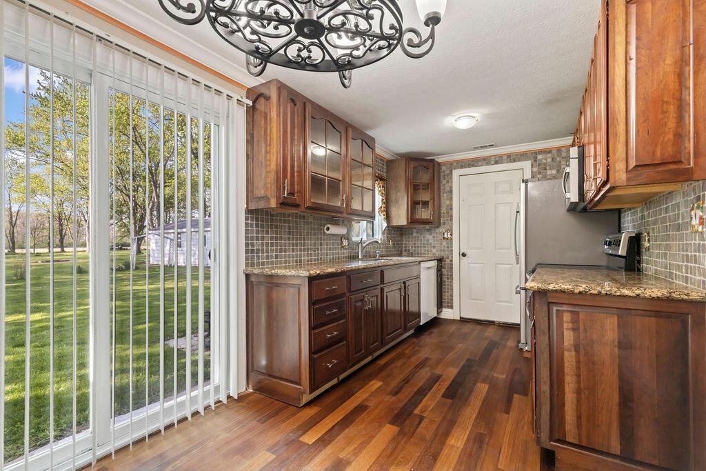 6733 Johnson Road Galloway, OH 43119 - Photo 9 of 44 Kitchen