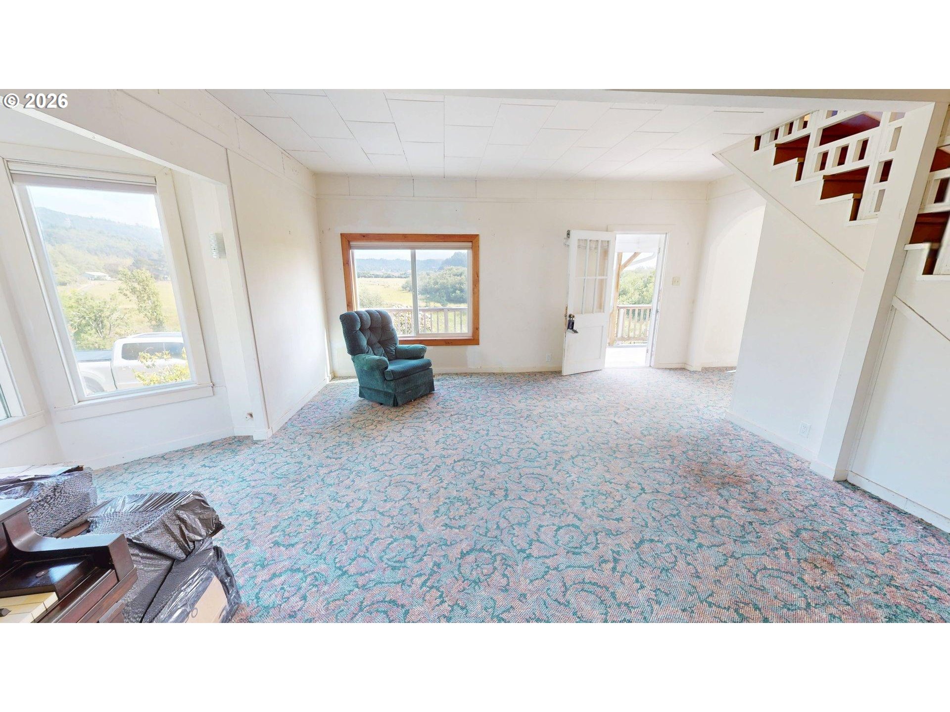 94665 North Bank Pistol River Road Gold Beach, OR 97444 - Photo 33 of 48 Living Room