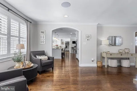 a living room with furniture and a large mirror
