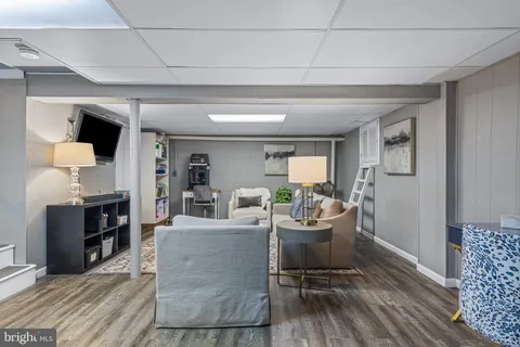 a view of a backyard of the house