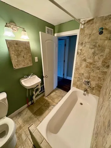 $1,250 | 148 Beyne Street, Unit 2, Mount Clemens, MI 48043