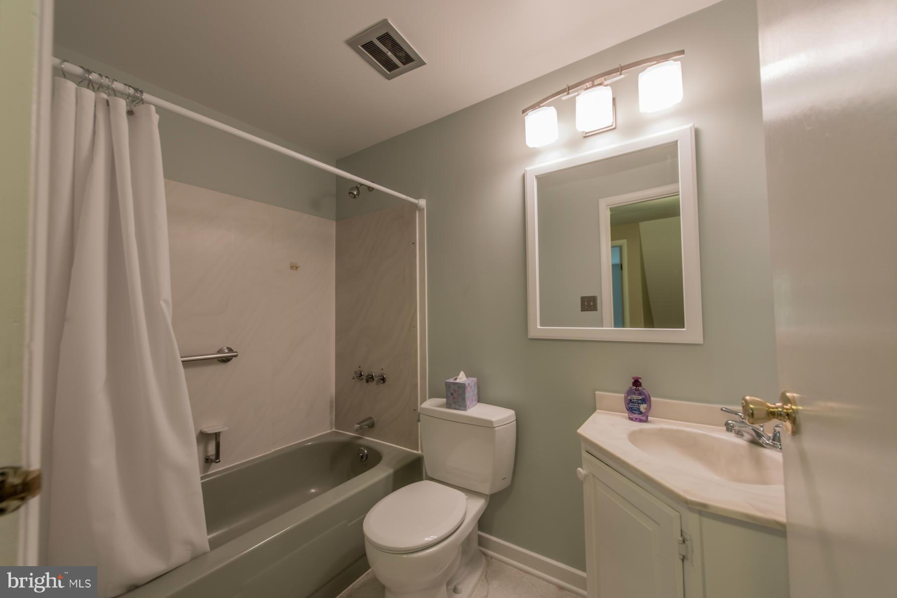 5990 Jacobs Ladder Columbia, MD 21045 - Photo 23 of 28 Upper Level Bath