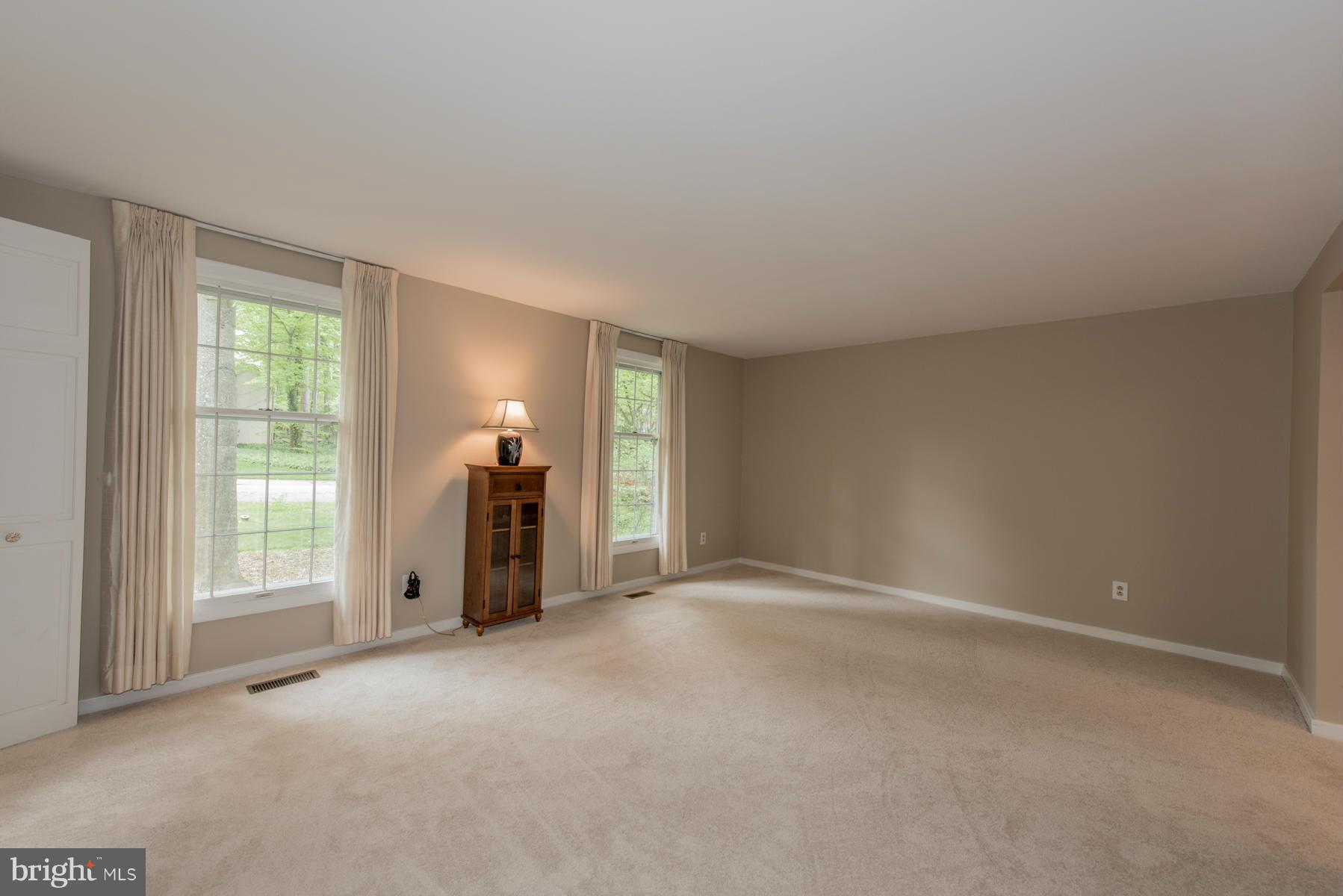 5990 Jacobs Ladder Columbia, MD 21045 - Photo 7 of 28 Living Room